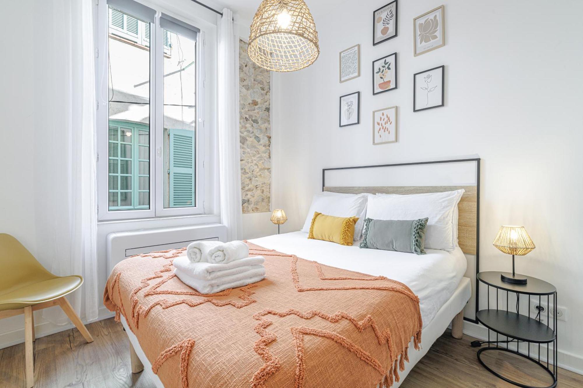 Апартаменты Old Town Antibes Superb New Flat, For 3, Ac, Wi-Fi Экстерьер фото