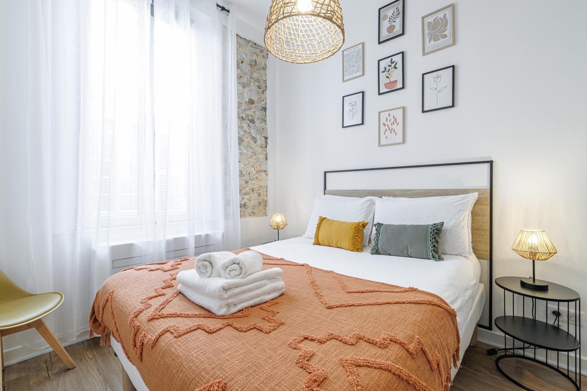 Апартаменты Old Town Antibes Superb New Flat, For 3, Ac, Wi-Fi Экстерьер фото